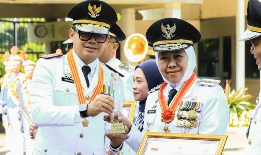 Khofifah Terima Penghargaan EPPD 2025, Jawa Timur Raih Kinerja Tinggi Secara Nasional