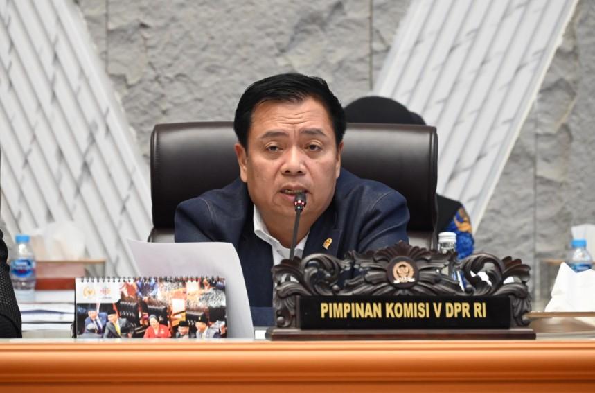 Komisi V DPR Desak Pemerintah Tuntaskan Darurat Perlintasan Sebidang Usai Kecelakaan Kereta di Bekasi