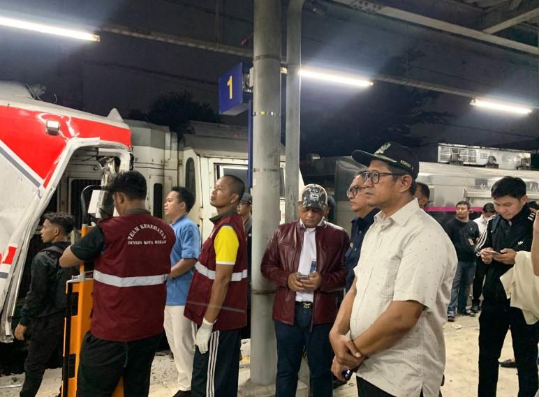 Sudjatmiko Tinjau Langsung Evakuasi Korban Tabrakan KRL dan KA Argo Bromo Anggrek di Bekasi