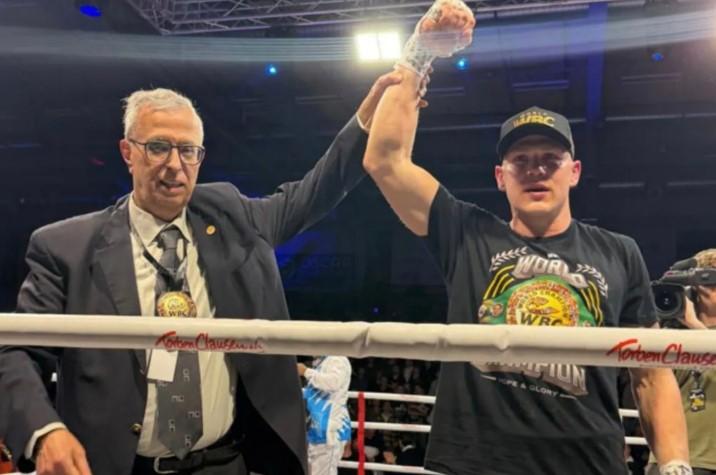 Jacob Bank Resmi Jadi Penantang Wajib Gelar Dunia WBC Usai Menang KO Meyakinkan