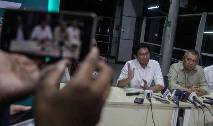 Korban Tewas Kecelakaan Kereta Bekasi Bertambah Jadi Tujuh Orang, Tiga Penumpang Masih Terjebak