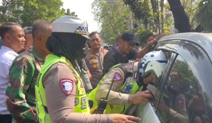 Sopir Minibus Ditemukan Tewas di Dalam Mobil di Cengkareng Jakarta Barat