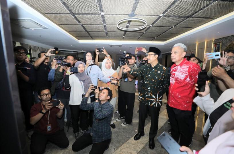 Gus Ipul Tegaskan Isu Mark Up Sepatu Sekolah Rakyat Hoax dan Paparkan Mekanisme Pengadaan Transparan