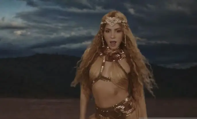 Shakira Kenakan Hiasan Kepala Karya Rinaldy Yunardi di Video Klip Lagu Baru