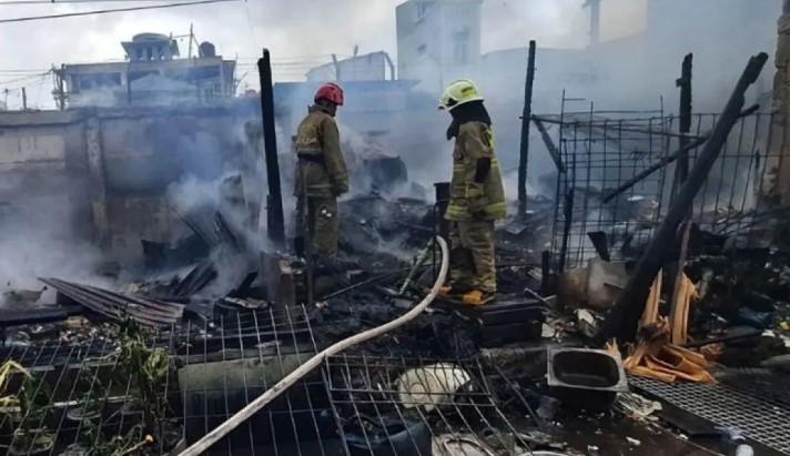 Gudang Oli di Penjaringan Jakut Terbakar, Gulkarmat Kerahkan 100 Personel