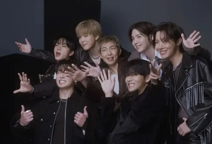 BTS Sapa Penggemar dari Istana Kepresidenan Meksiko Jelang Konser Tur Dunia "ARIRANG"