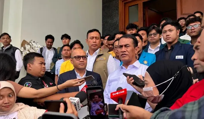 Mentan Persilakan Mahasiswa Cek Langsung Stok Beras Nasional yang Disebut Capai 5,2 Juta Ton