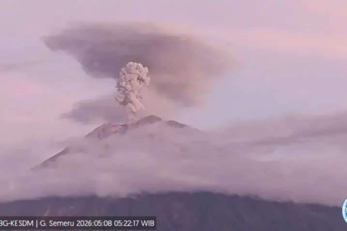 Gunung Semeru Erupsi Lima Kali, Tinggi Letusan Capai 1,2 Kilometer