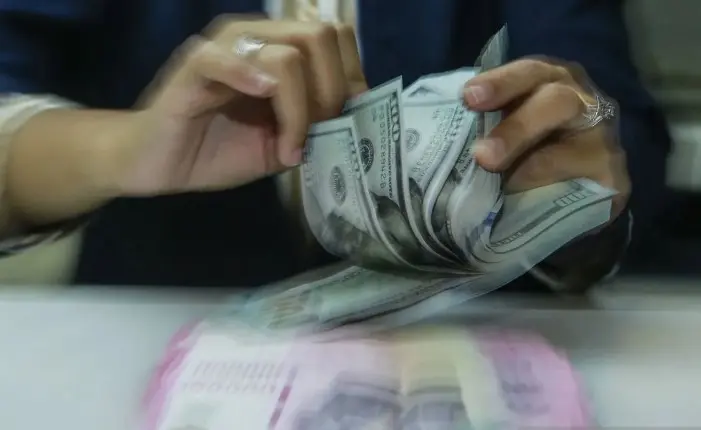 Rupiah Jumat Pagi Melemah ke Level Rp17.357 per Dolar AS