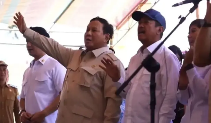 Presiden Prabowo Ajak Siswa dan Warga Miangas Bernyanyi Bersama di Pulau Terluar Indonesia