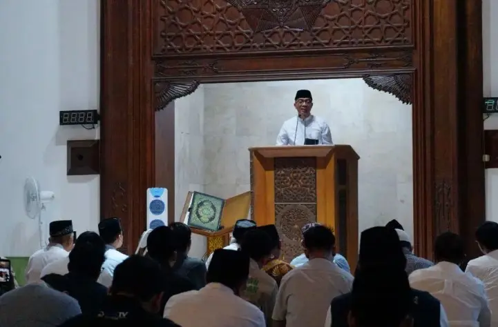 Mendiktisaintek Brian Yuliarto Soroti Krisis Makna Manusia Modern di ITS