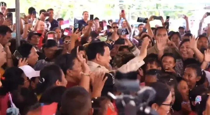 Presiden Prabowo Joget "Tabola Bale" Bersama Warga Saat Kunjungi Pulau Miangas