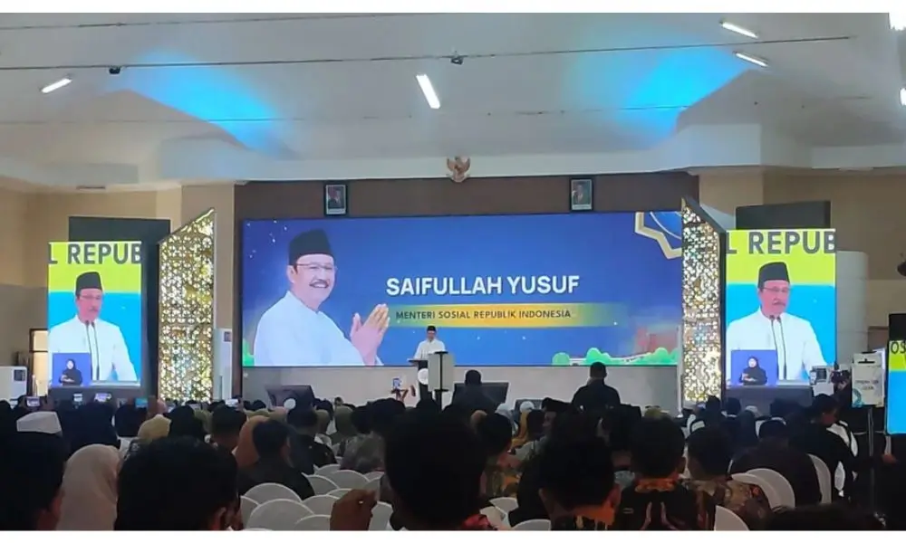 Mensos Tinjau Sekolah Rakyat dan PKH di Pamekasan