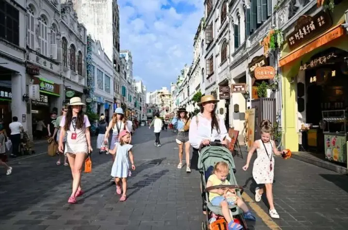 Kawasan Tua Qilou di Haikou Jadi Magnet Baru Wisatawan Asing di China Selatan