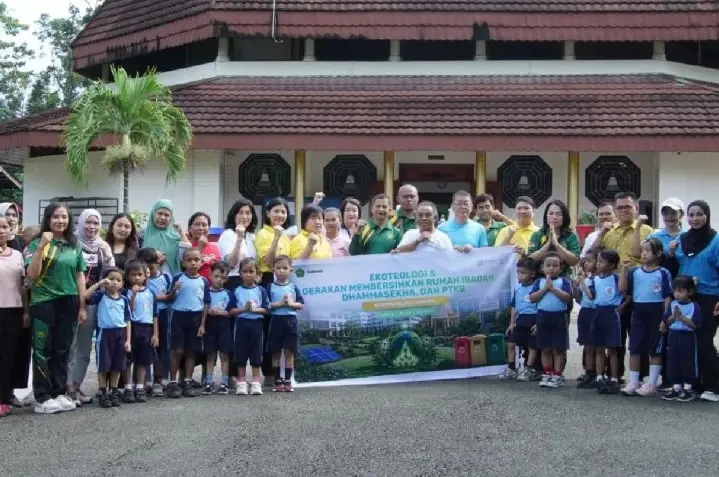 Kemenag Papua Kampanyekan Ekoteologi Jelang Waisak Lewat Aksi Bersih Lingkungan