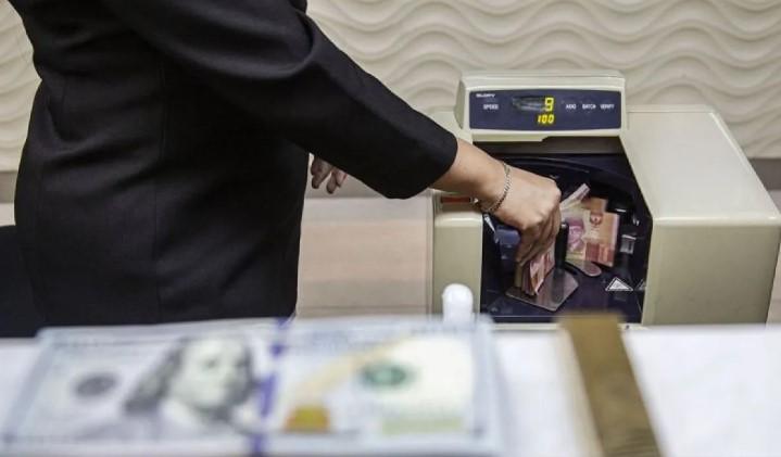 Rupiah Melemah ke Rp17.483 per Dolar AS pada Perdagangan Selasa Pagi