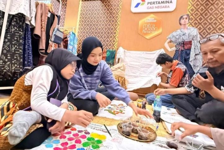 PGN Dorong Ekonomi Inklusif Lewat Pelatihan Batik untuk UMKM dan Anak Disabilitas