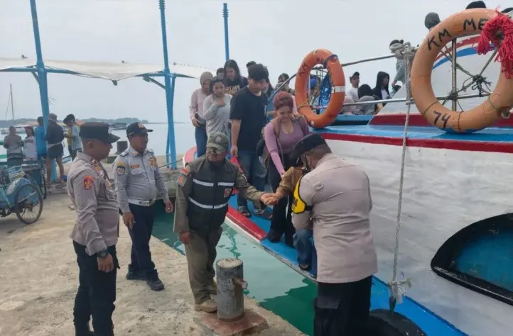 Polisi Perkuat Pengamanan Dermaga Kepulauan Seribu Antisipasi Lonjakan Wisatawan Libur Panjang