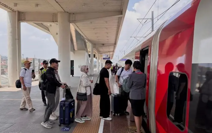 KCIC Catat 53 Ribu Tiket Whoosh Ludes Terjual Selama Libur Panjang Kenaikan Yesus Kristus