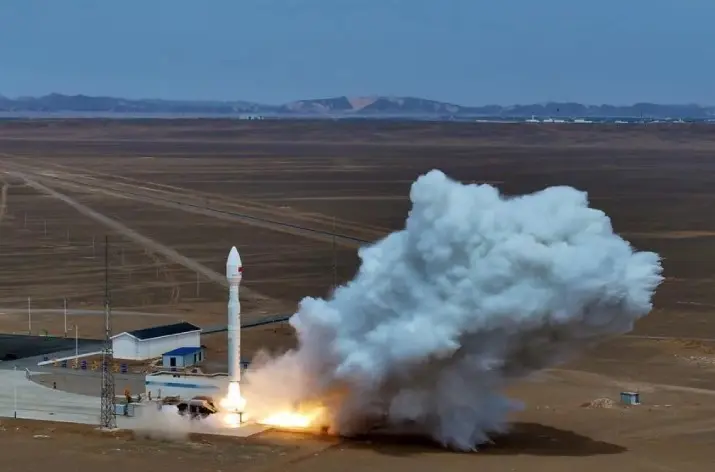 China Sukses Luncurkan Roket Lijian-1 Y13 yang Bawa Lima Satelit ke Orbit