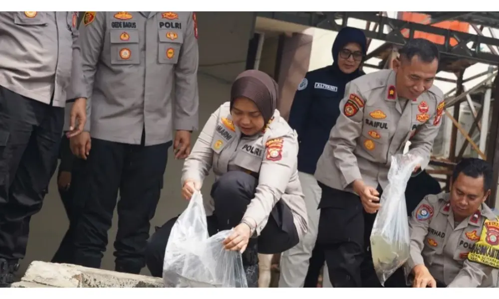 Polres Metro Bekasi Tebar 10 Ribu Benih Lele untuk Dukung Ketahanan Pangan dan Program Gizi