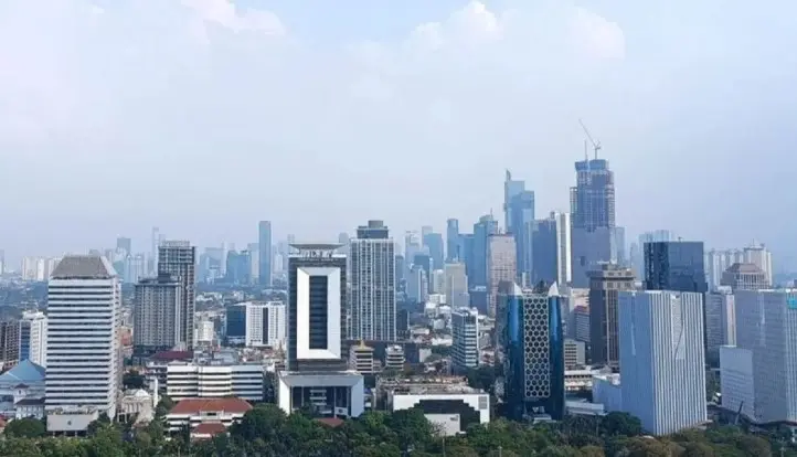 BMKG Prediksi Jakarta Diselimuti Awan dan Diguyur Hujan Ringan Sepanjang Senin