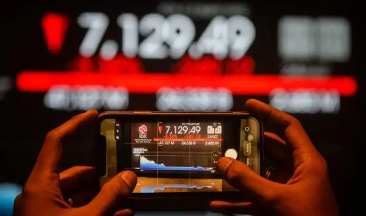IHSG Anjlok Hampir 5 Persen, Analis Sebut Tekanan Rupiah Jadi Beban Pasar