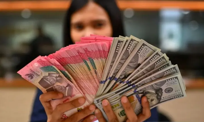 Rupiah Melemah ke Level Rp17.630 per Dolar AS pada Senin Pagi