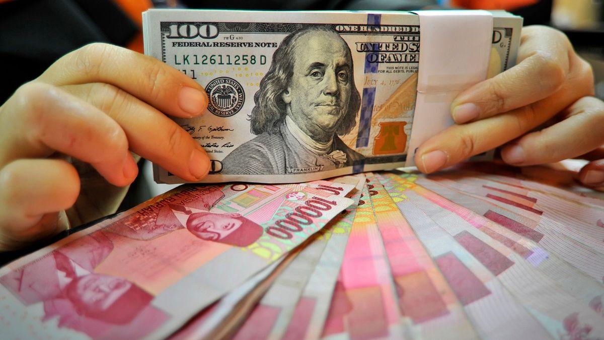 Nilai Tukar Rupiah Makin Loyo, Ekonom Ingatkan Langkah Habibie Kala Krismon 1998