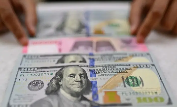 Rupiah Melemah ke Rp17.728 per Dolar AS akibat Dampak Konflik Timur Tengah