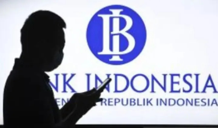 Rupiah Tertekan ke Level Rp17.600, Ekonom Terbelah Soal Arah BI-Rate