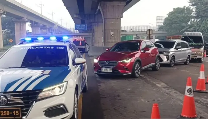 Contraflow Kembali Diberlakukan di Tol Jakarta-Cikampek Akibat Lonjakan Kendaraan