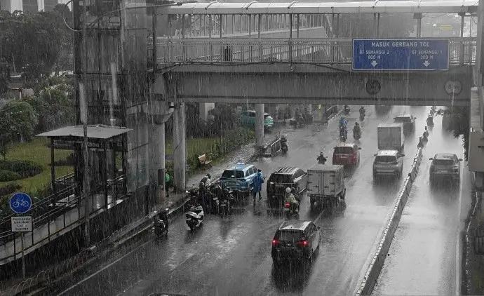 BMKG Prediksi Seluruh Wilayah Jakarta Diguyur Hujan pada Sabtu Sore hingga Malam