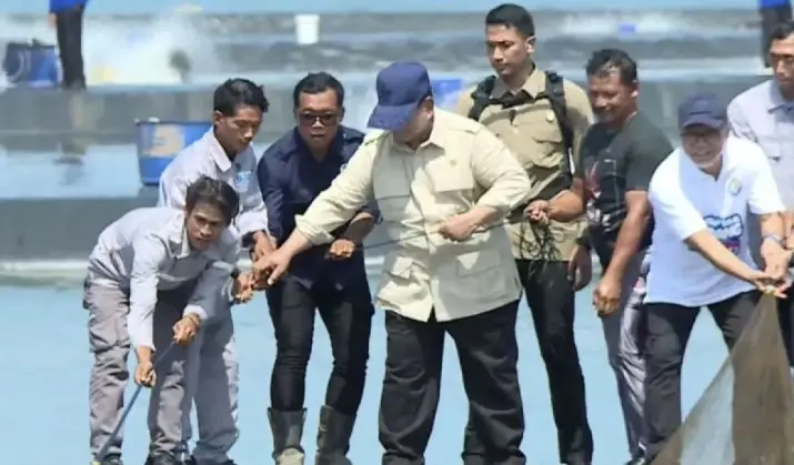 Prabowo Tinjau Panen Raya Udang di Kebumen dan Sebut Hasilnya Bertaraf Dunia
