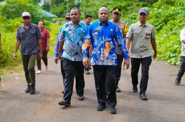 Gubernur Papua Minta Hasil Kebun dan Ikan Lokal Dimanfaatkan untuk Program MBG