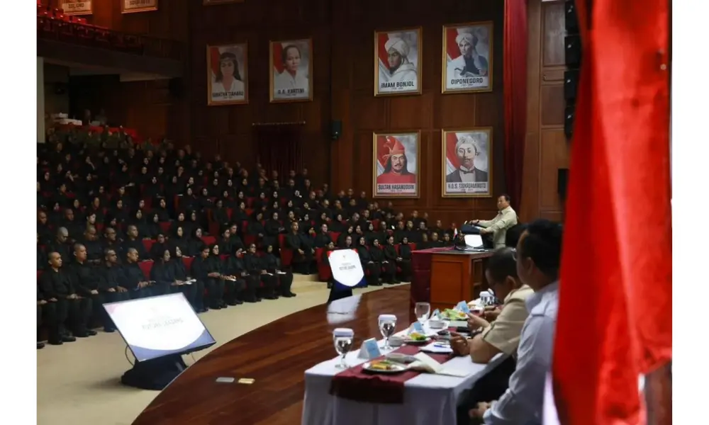 Prabowo Beri Taklimat Peserta Presidential Future Leaders Program 2026 di Hambalang