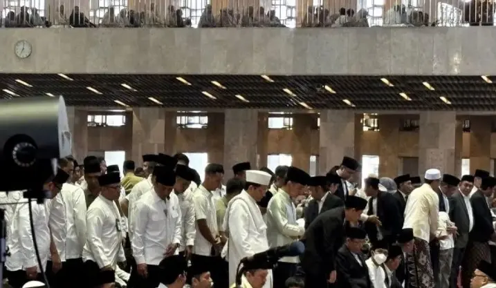 Gibran dan Jan Ethes Shalat Idul Adha di Masjid Istiqlal Bersama Sejumlah Menteri