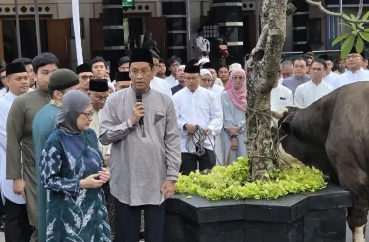 Menkeu Purbaya Serahkan Sapi Kurban 868 Kilogram untuk Masyarakat di Idul Adha 1447 H