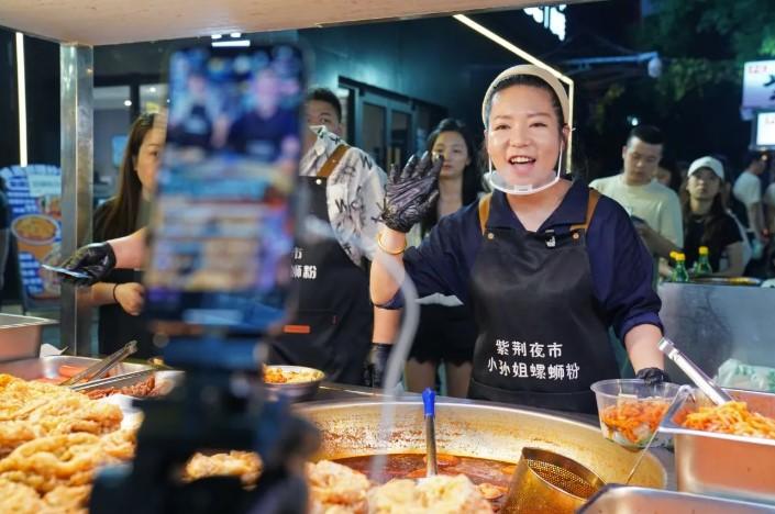Pasar Malam Zijing Jadi Ikon Ekonomi Malam Kota Nanchang dengan Omzet Rp261 Miliar