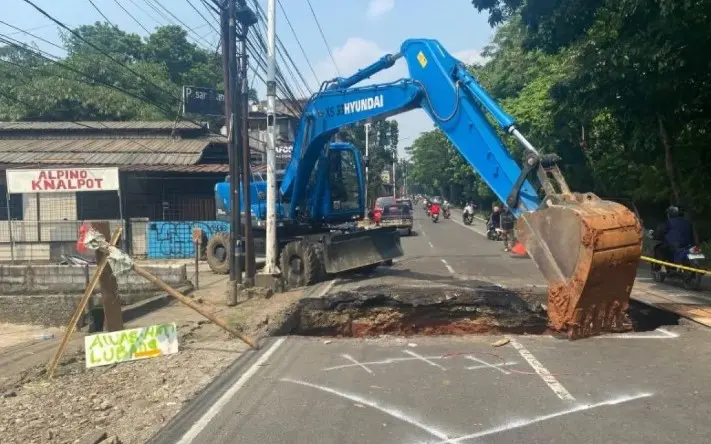 Jalan Amblas di Lenteng Agung Meluas hingga Dua Lajur, Begini Kronologi Kejadiannya