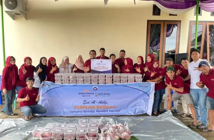 Kimia Farma Salurkan Lebih dari 3.000 Paket Daging Kurban untuk Masyarakat di Berbagai Daerah