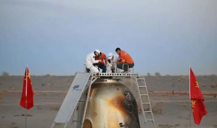 Kapsul Shenzhou-22 Berhasil Mendarat, Tiga Astronaut China Kembali ke Bumi dalam Kondisi Sehat
