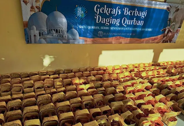 GEKRAFS Distribusikan Hewan Qurban ke Kampung Nelayan di Pulau Panggang dengan Kemasan Ramah Lingkungan