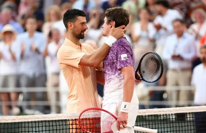 Djokovic Puji Penampilan Luar Biasa Joao Fonseca Usai Tersingkir Dramatis dari Roland Garros