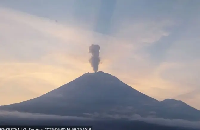 Gunung Semeru Erupsi Setinggi 1 Kilometer, Status Siaga dan Warga Diimbau Waspada Aktivitas Vulkanik
