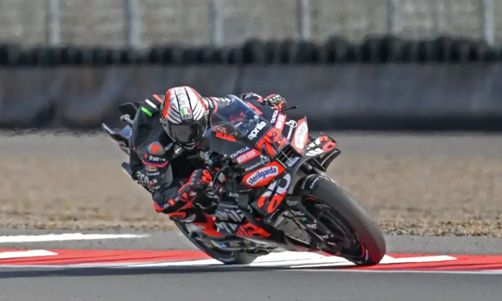 Marco Bezzecchi Juara MotoGP Italia 2026 Usai Kalahkan Bagnaia dalam Duel Sengit