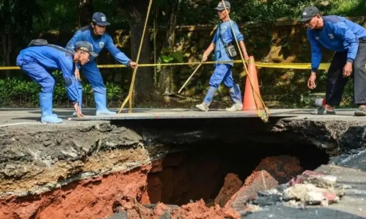 Perbaikan Saluran Amblas di Lenteng Agung Capai 75 Persen, Jalan Ditargetkan Segera Normal