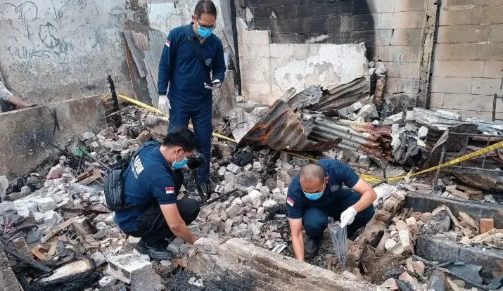 Tim Puslabfor Polri Olah TKP Kebakaran Kemayoran yang Hanguskan Sekitar 300 Rumah
