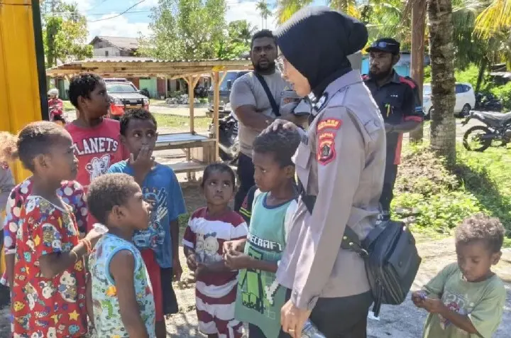 Polres Biak Kerahkan 36 Personel Berikan Trauma Healing bagi Korban Ledakan Bom Peninggalan PD II
