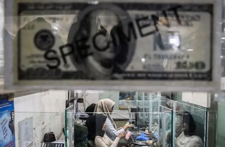 Rupiah Dibuka Melemah ke Rp17.995 per Dolar AS pada Perdagangan Kamis Pagi